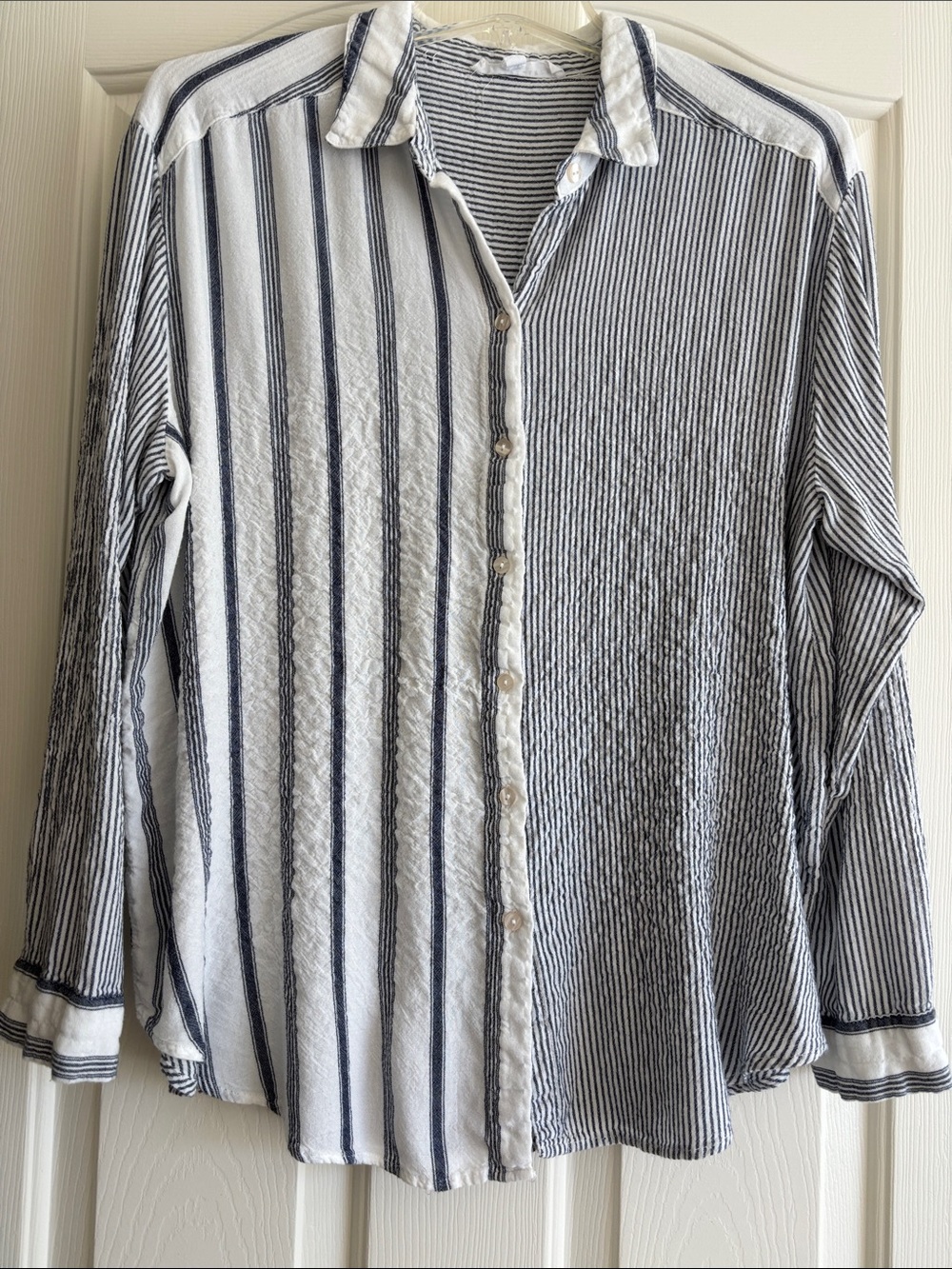 Jane + Delancey striped Button-Up Cotton Blend Shirt - White & Navy .